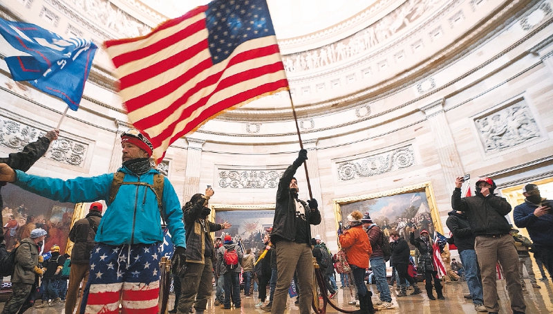 Los seguidores de Trump en la rotonda del Capitolio en Washington.