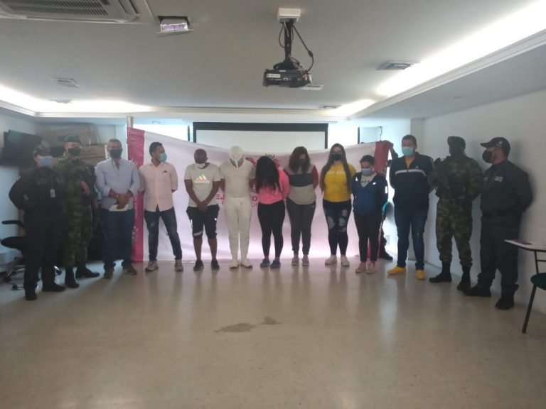 A la cárcel 10 integrantes de una banda que traficaría cocaína en prótesis mamarias