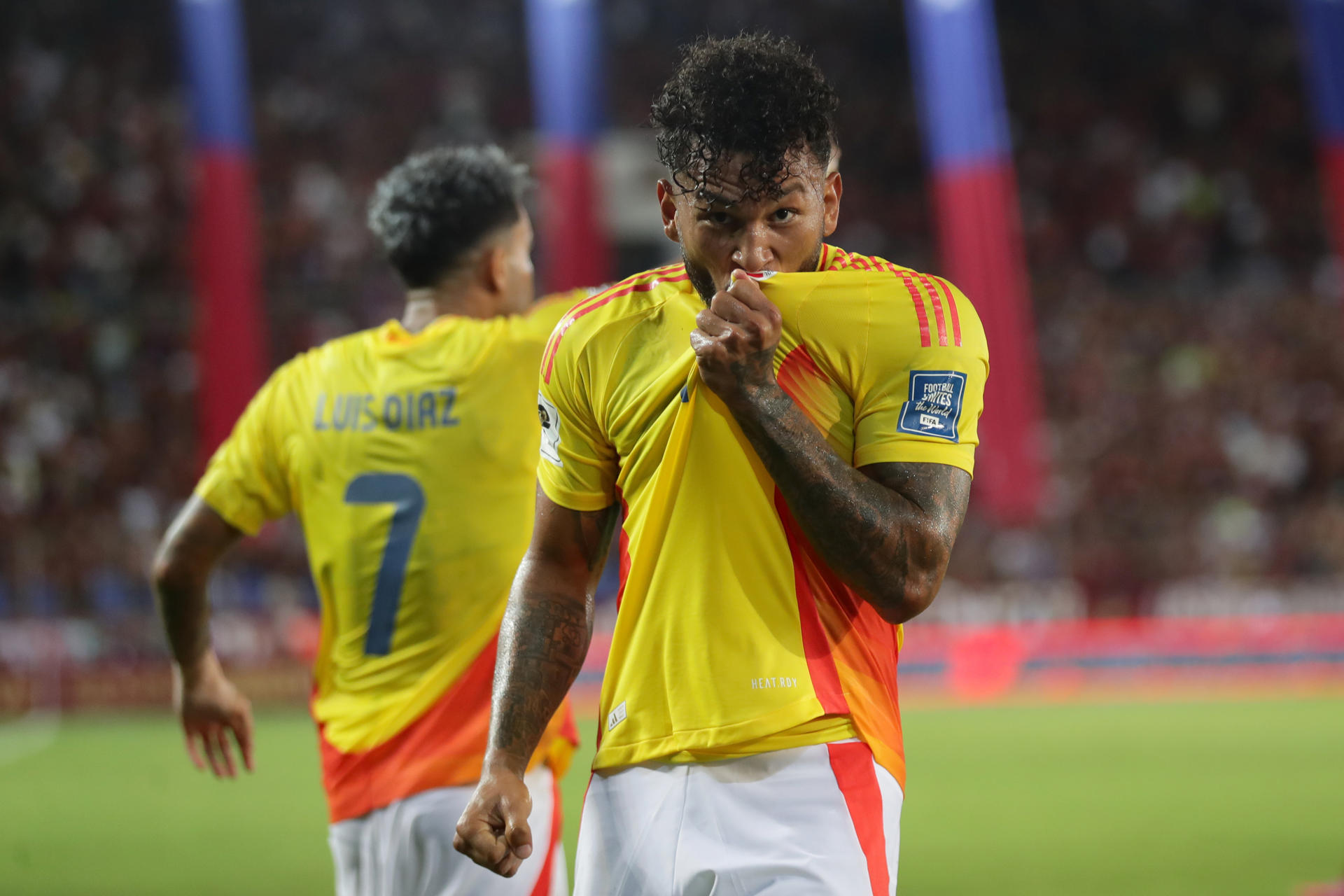 AMDEP3105. MATURÍN (VENEZUELA), 09/09/2025.- Luis Javier Suárez de Colombia celebra un gol este martes, en un partido por las eliminatorias a la Copa Mundial 2026 entre Venezuela y Colombia en el estadio Monumental de Maturín, en Maturín (Venezuela). EFE/ Ronald Peña R