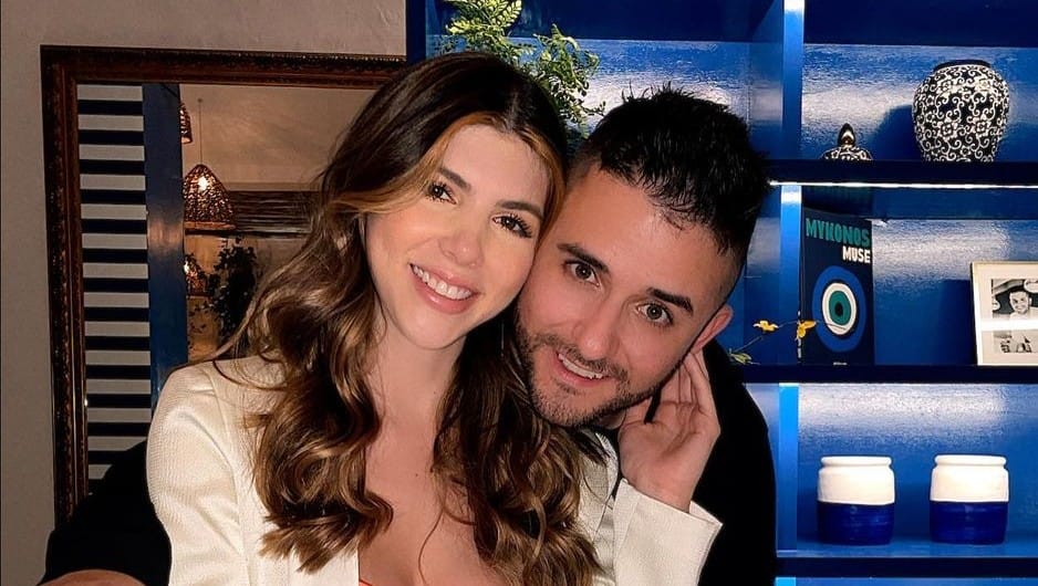 Sorprendente reacción del chef Juan Manuel Barrientos al abrir regalo de su novia.