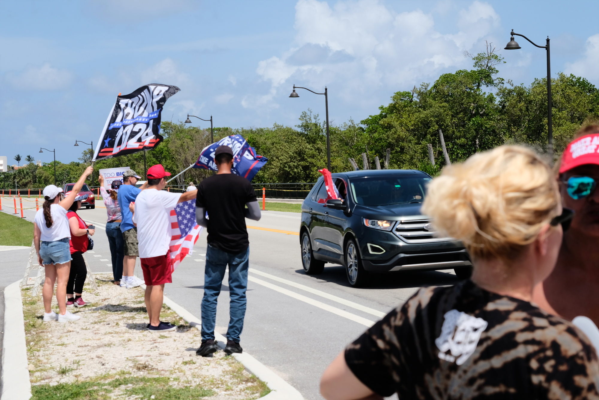 West Palm Beach (United States), 14/07/2024.- People gather for a rally in support of former US President Donald Trump near Trump's home at the Mar-a-Lago club in West Palm Beach, Florida, USA, 14 July 2024. Trump was injured by a bullet in an assassination attempt on 13 July during a campaign rally in Butler, Pennsylvania. EFE/EPA/KAKO ESCALONA