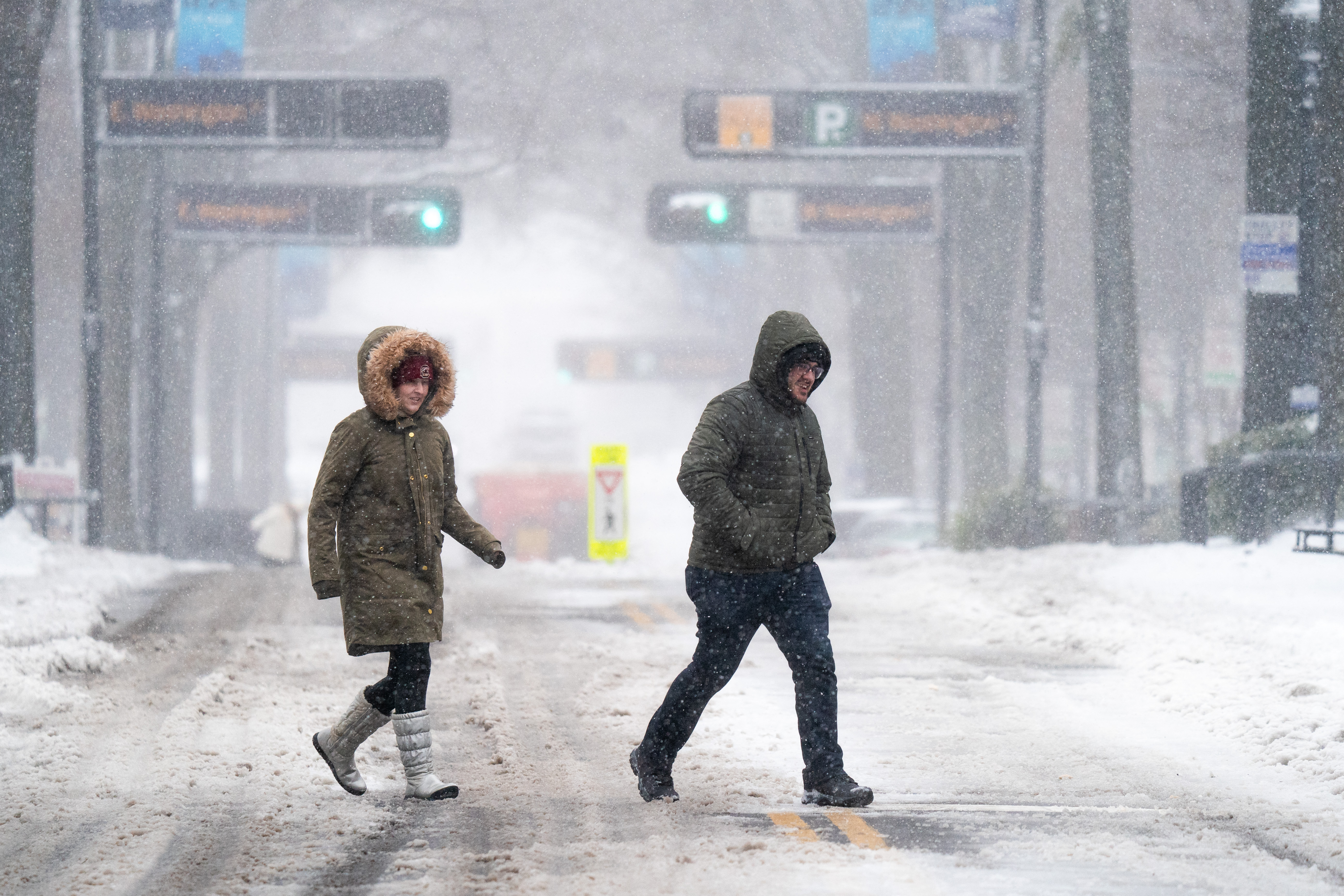 Unos 130.000 hogares en EE. UU., sin energía a causa de tormenta de nieve