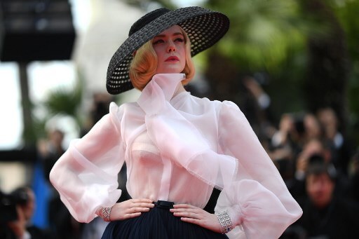 Cuando la moda incomoda: la actriz Elle Fanning se desmaya en Cannes  por usar un «vestido ajustado»