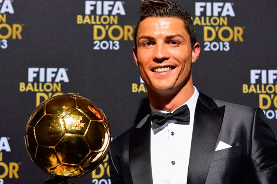 Cristiano regaló a Florentino Pérez una réplica del Balón de Oro