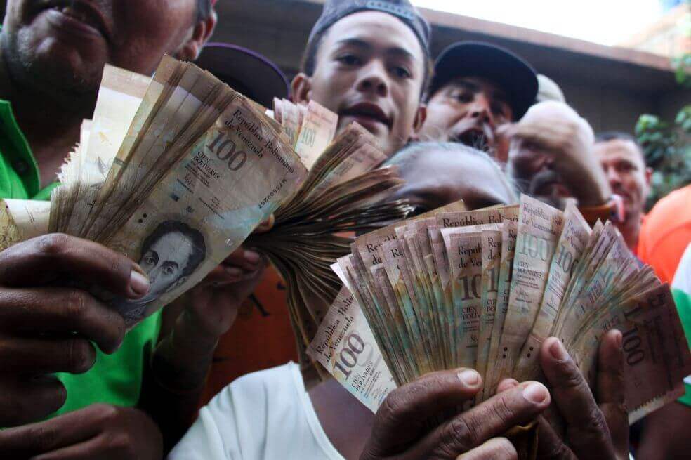 Maduro sube 60% el salario mínimo en Venezuela hasta USD$2,33