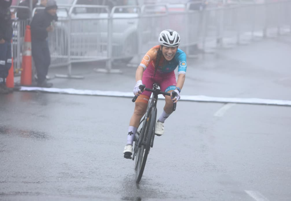 Lilibeth Chacón golpeó con autoridad en la Vuelta a Colombia Femenina y ganó la etapa reina