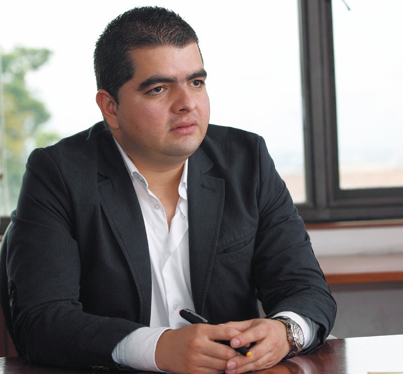 Fiscalía pedirá cerrar investigación por título de abogado de Julián Bedoya