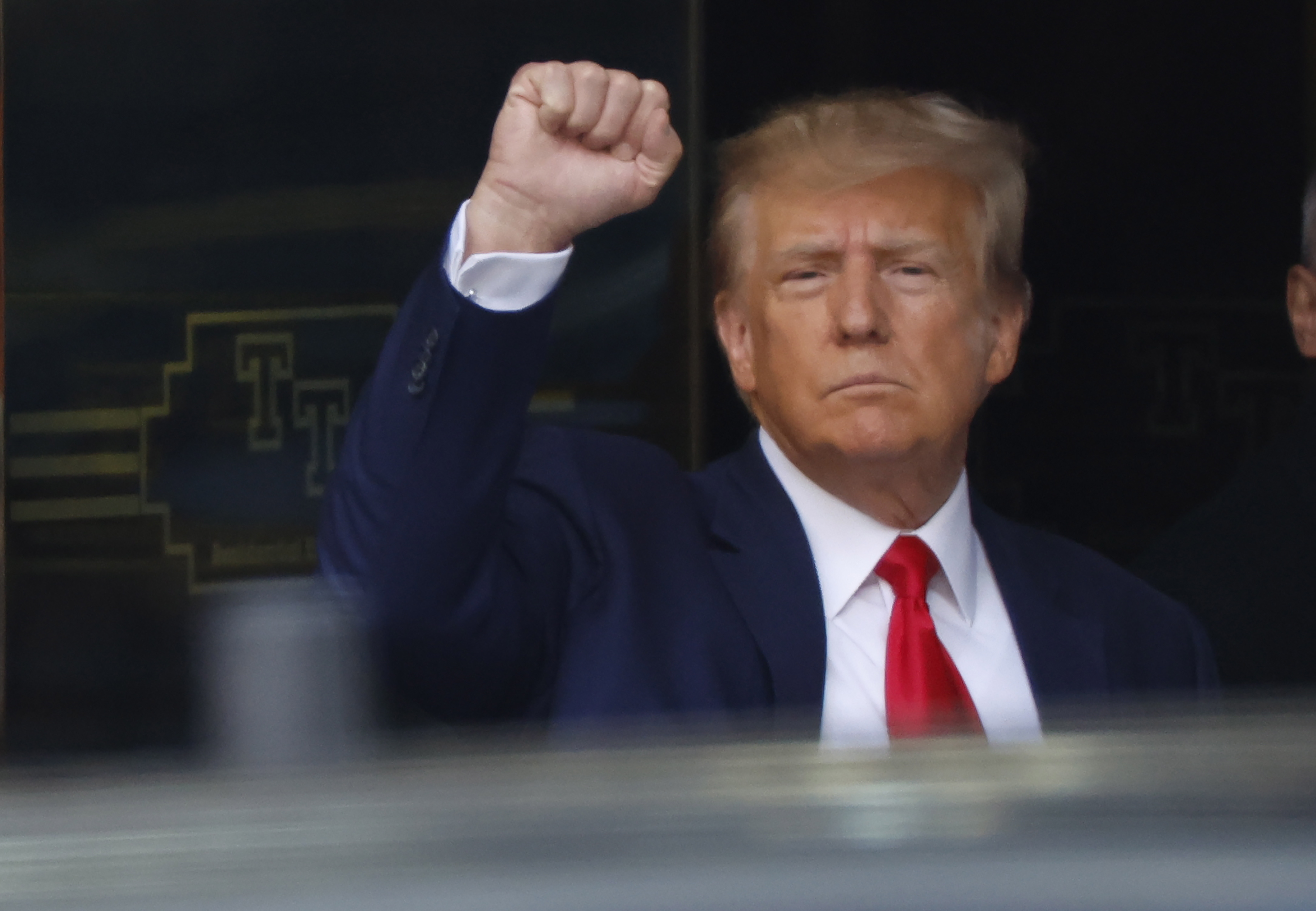 New York (United States), 04/04/2023.- Former US President Donald J. Trump leaves Trump Tower to head to New York Criminal Court in New York, New York, USA, 04 April 2023. A Manhattan grand jury voted to indict former President Donald J. Trump last week and he will turn himself in at the courthouse and appear before a judge to hear the charges against him later today. (Estados Unidos, Nueva York) EFE/EPA/CJ GUNTHER