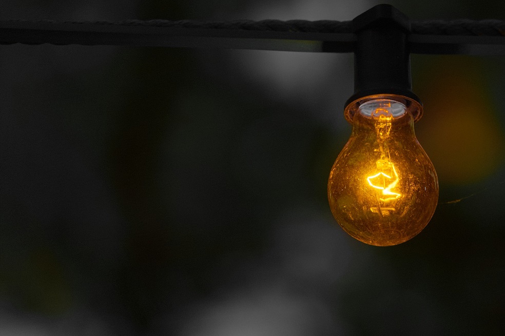 Llevar energía eléctrica a más de 52.000 familias: la meta de MinMinas en 2018