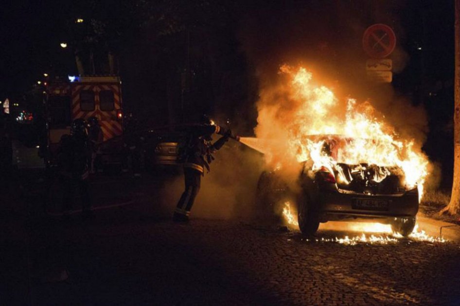 Torre Eiffel fue cerrada por disturbios durante la final de la Eurocopa