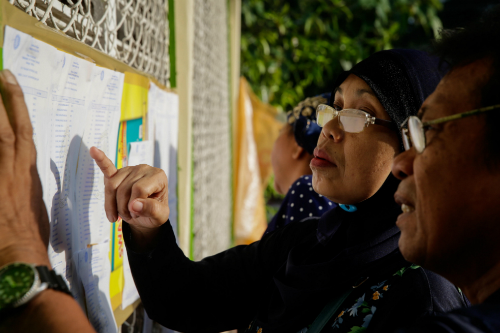 Musulmanes filipinos acuden en masa a las urnas para ratificar acuerdo de paz