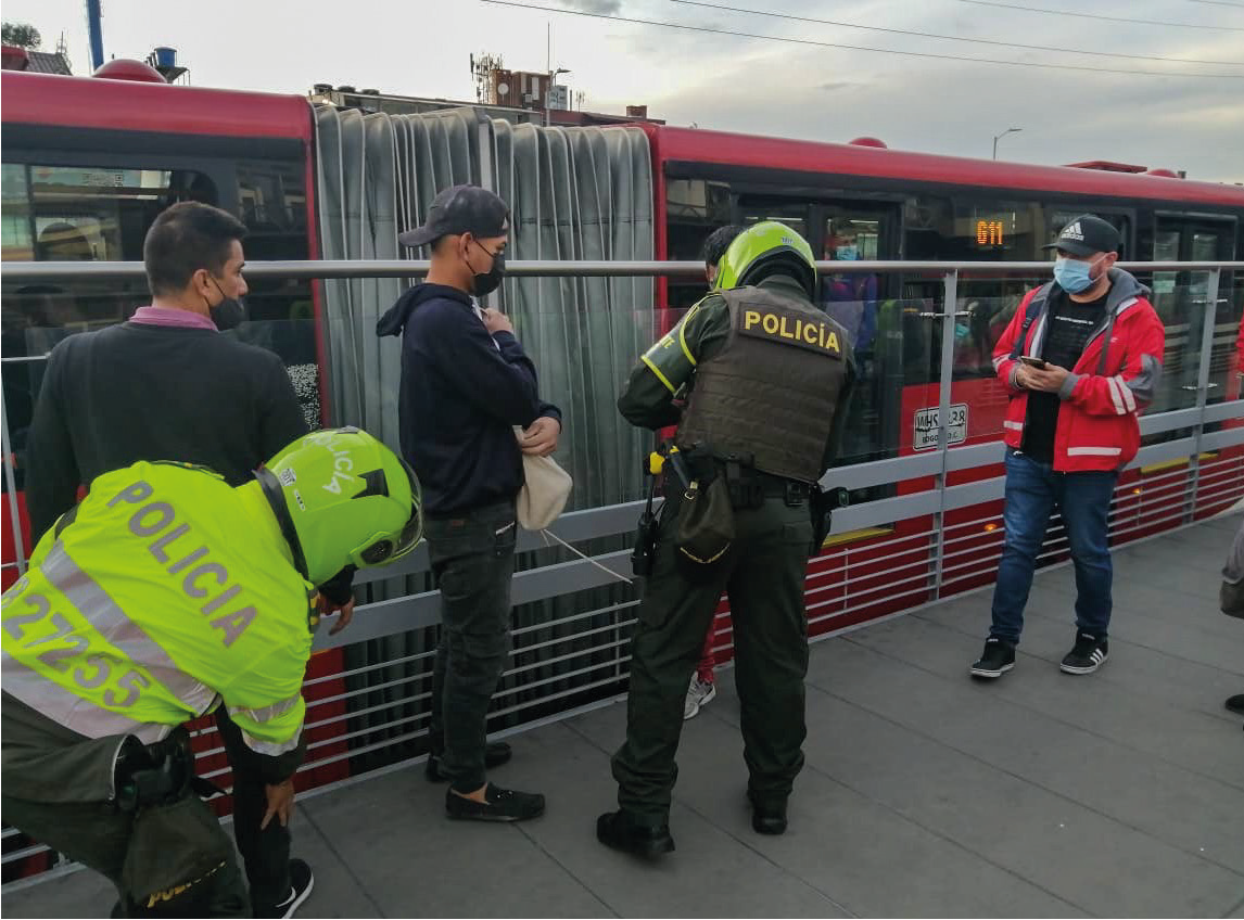 Bogotá: en un mes fueron incautadas más de 1.500 armas blancas en Transmilenio