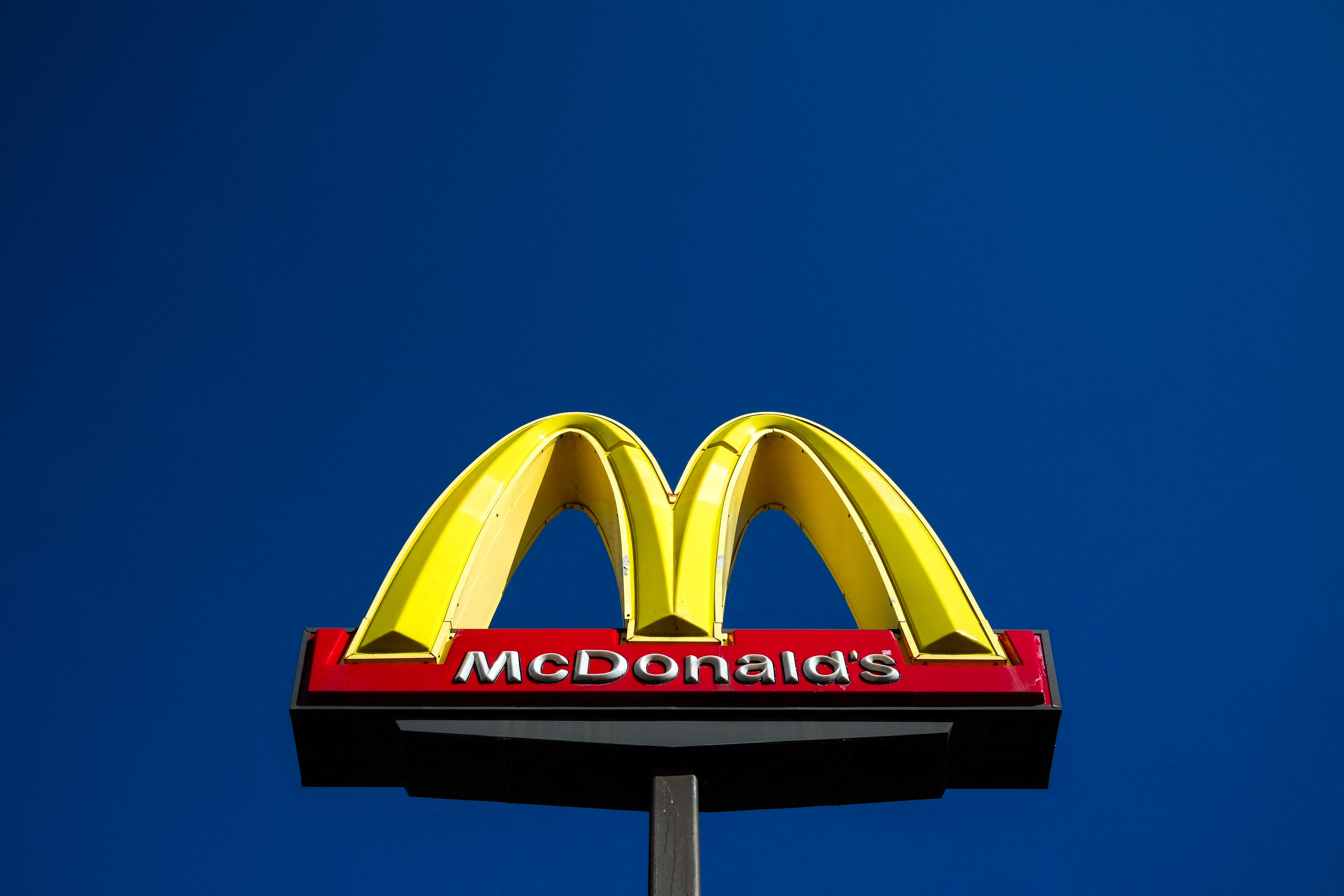 Avalancha de empleos en McDonald’s: más de 300.000 vacantes en EE. UU.