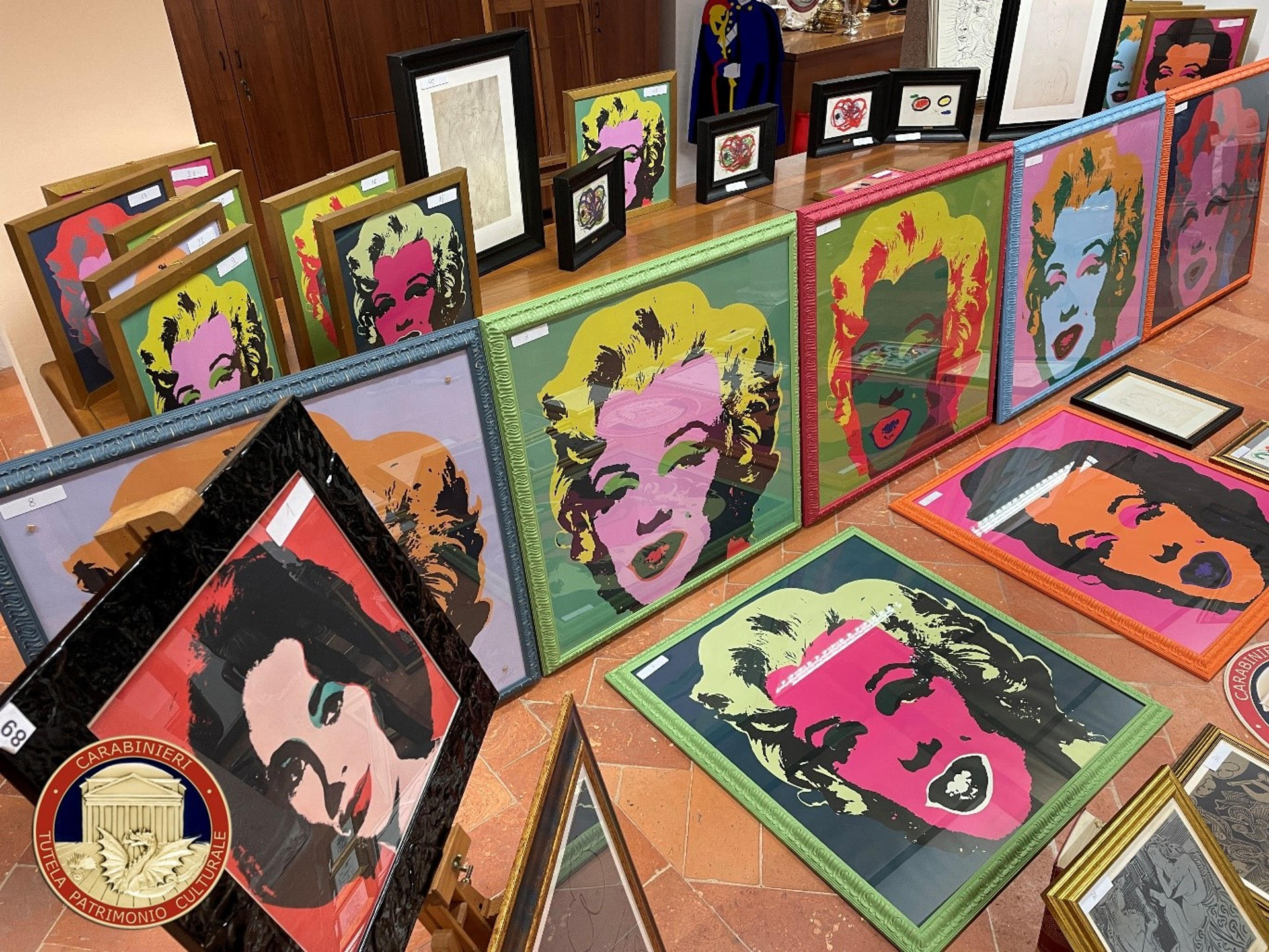 Las obras se vendía en televisión como auténticas reproducciones de obras de numerosos artistas, entre ellos Andy Warhol, Pablo Picasso, Amedeo Modigliani o Joan Miró
