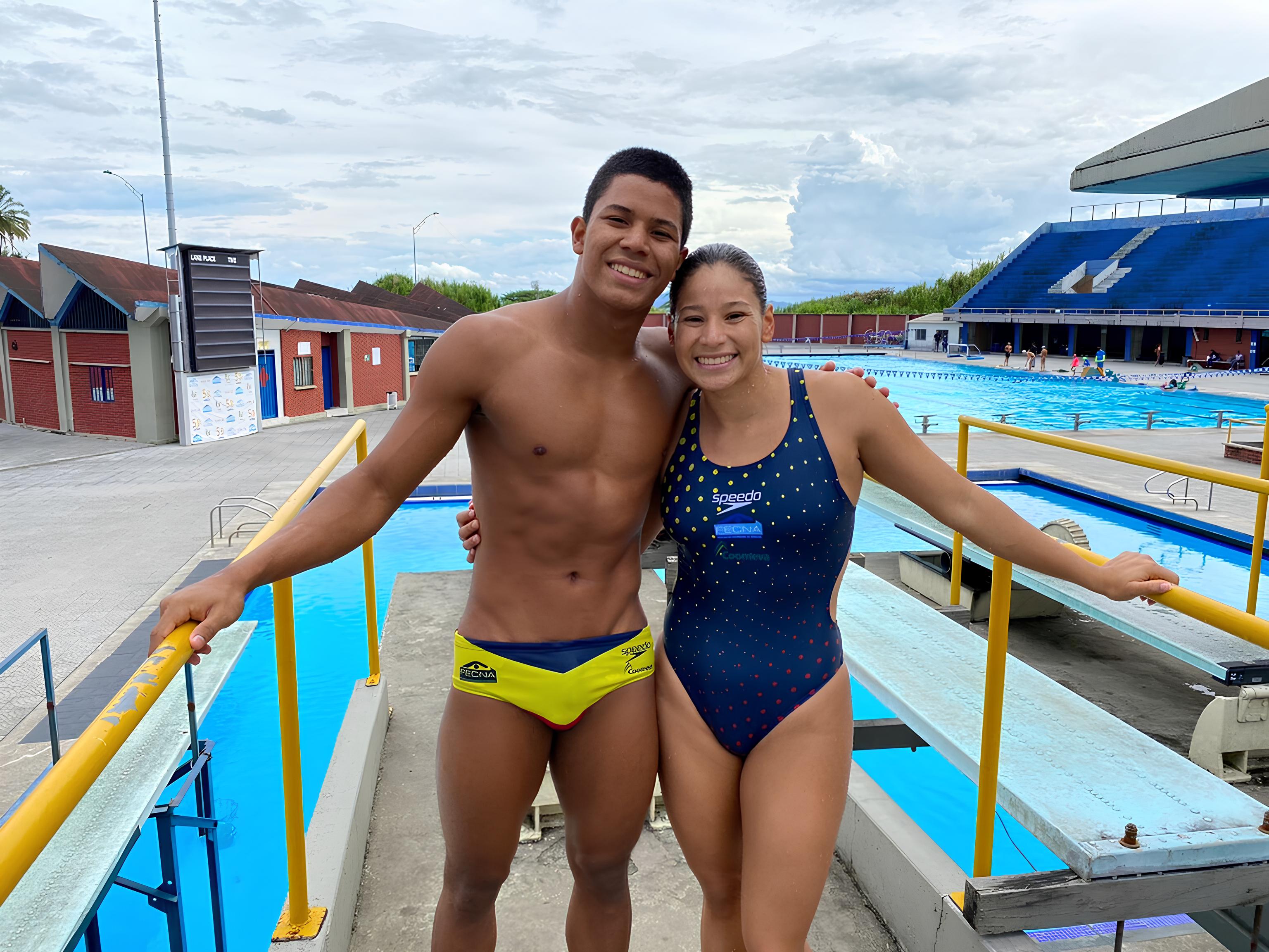 Los hermanos clavadistas Luis Felipe Uribe y Viviana Uribe.