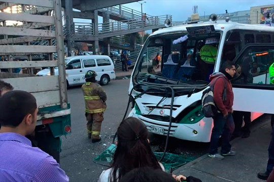 19 heridos deja accidente de tránsito en la calle 80