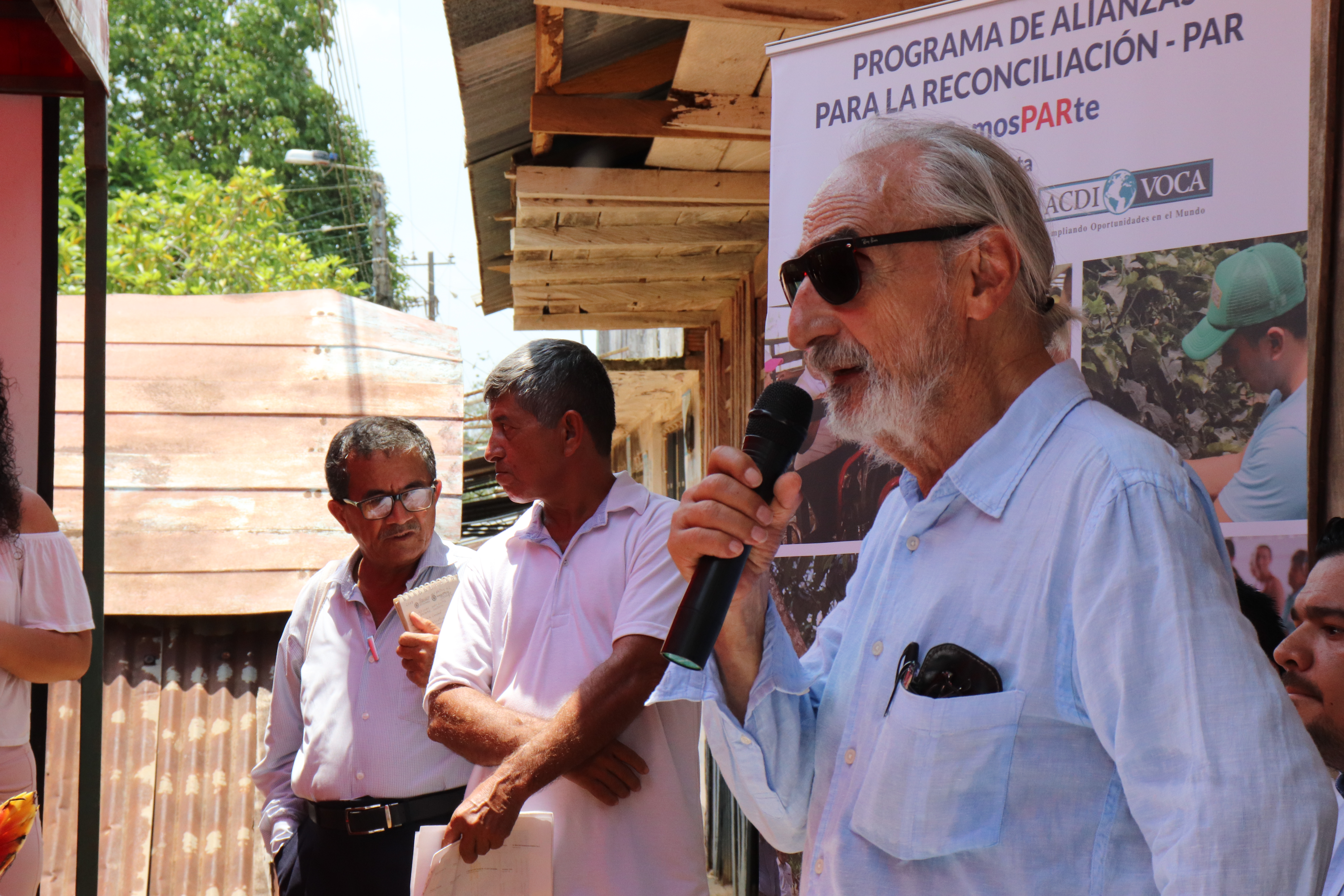 Durante la entrega de un informe a la Comisión de la Verdad sobre el conflicto armado y sus afectaciones al campesinado en El Piñal, en Vista Hermosa, Meta.