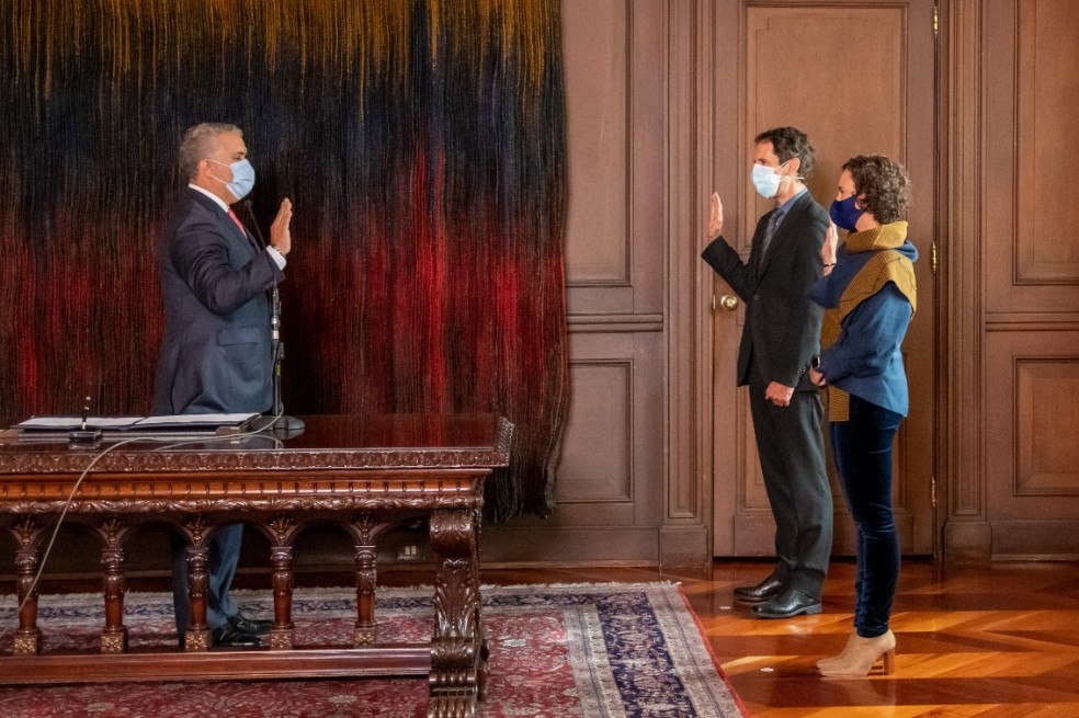 Bibiana Taboada y Mauricio Villamizar se posesionan como codirectores del Banco de la República
