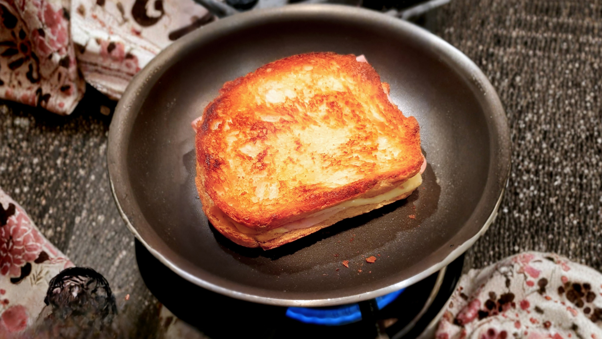 Sánduche de queso en sartén