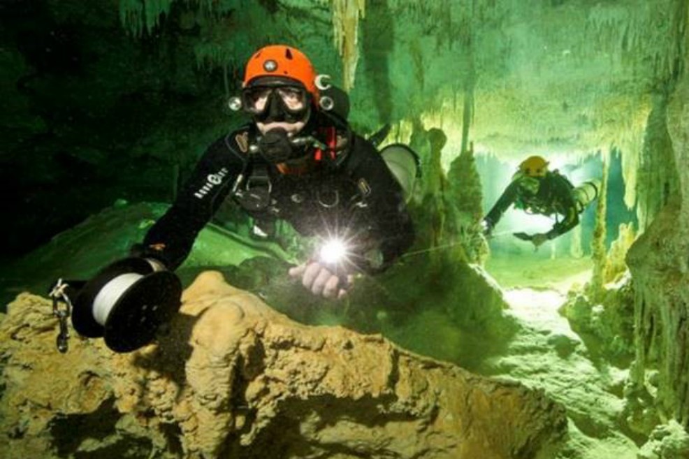 Video: así es la cueva inundada más grande del mundo