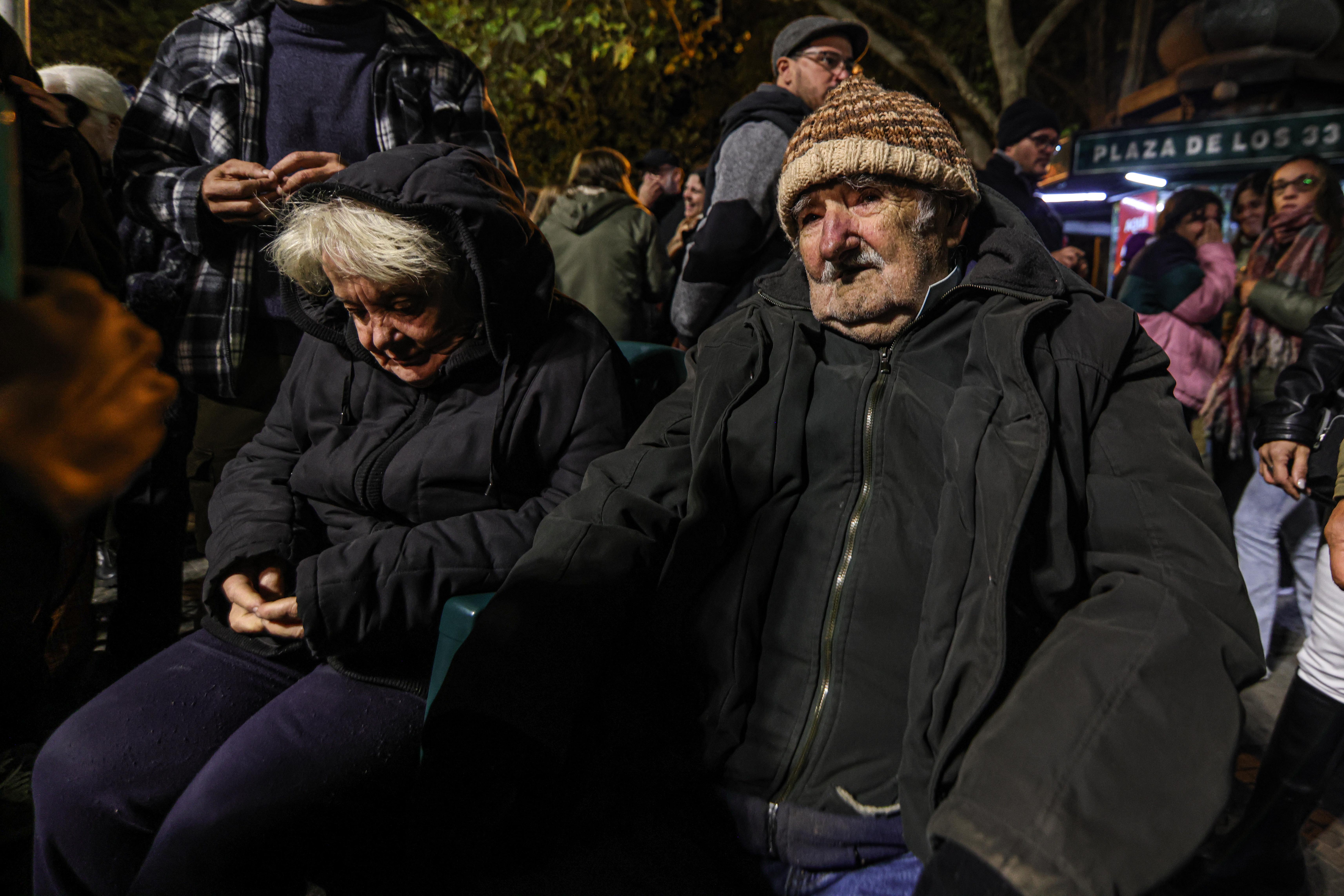 “Está bien y se está recuperando”, informa la doctora sobre la salud de Mujica
