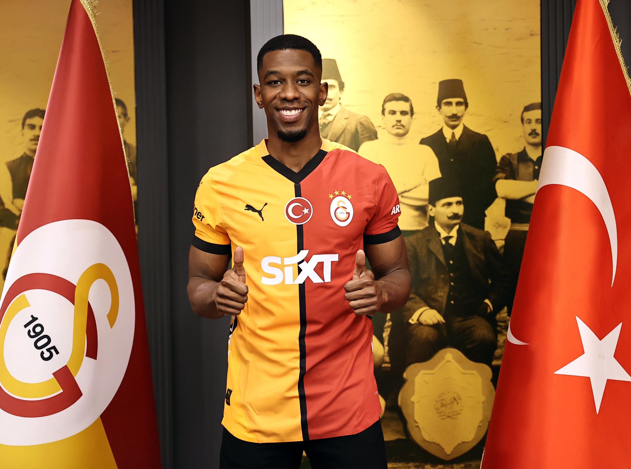 Oficial: Carlos Cuesta es nuevo jugador del Galatasaray