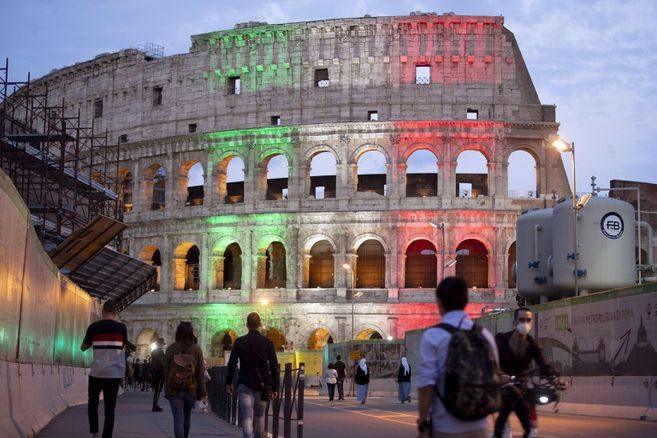 Expertos sugieren un nuevo “confinamiento nacional” para Italia