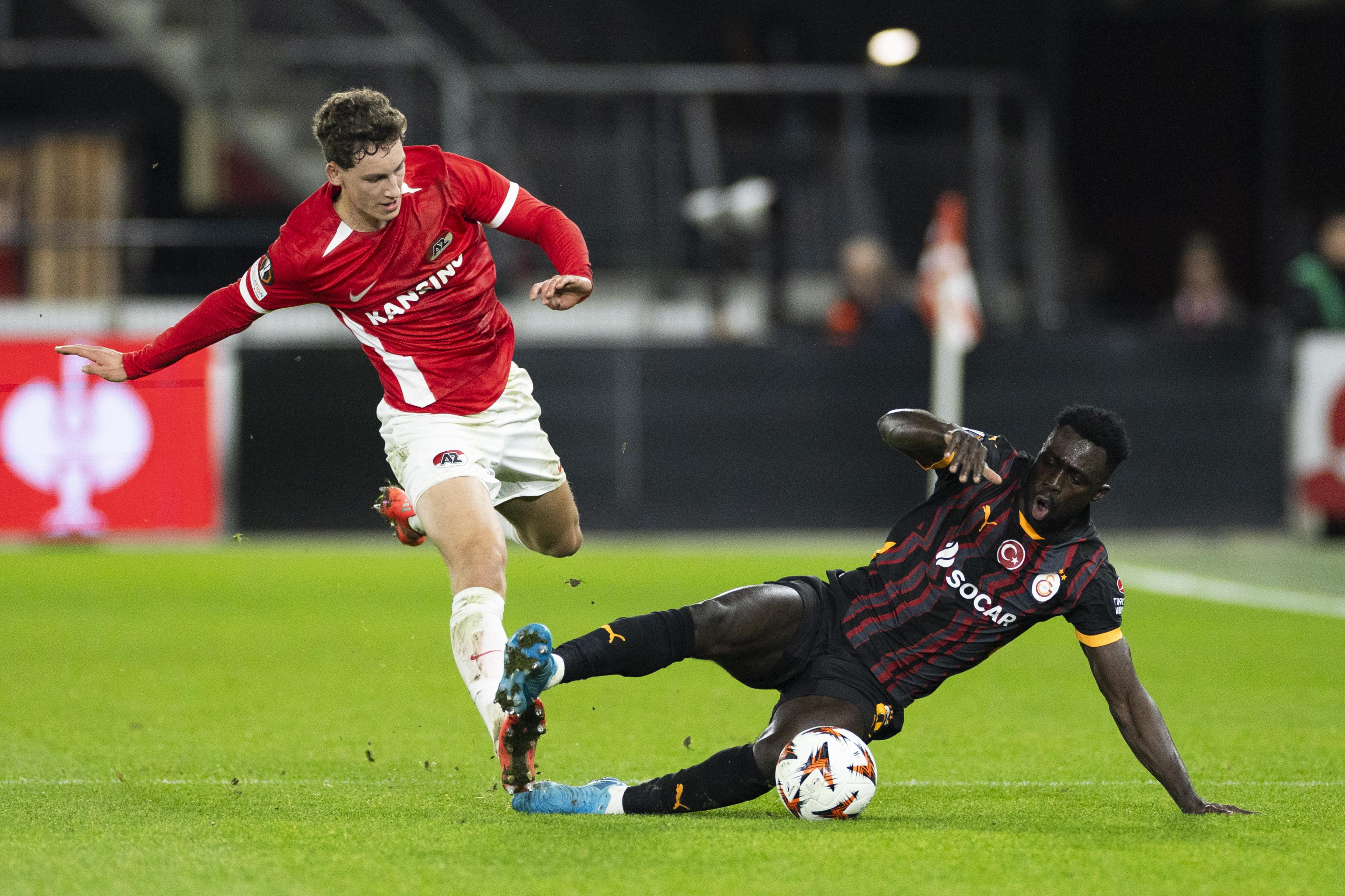 El Galatasaray de Dávinson Sánchez se aleja de la punta en la Europa League