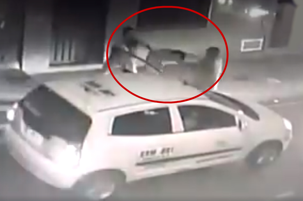 Joven en Bogotá denuncia ataque de taxistas por negarse a pagar de más