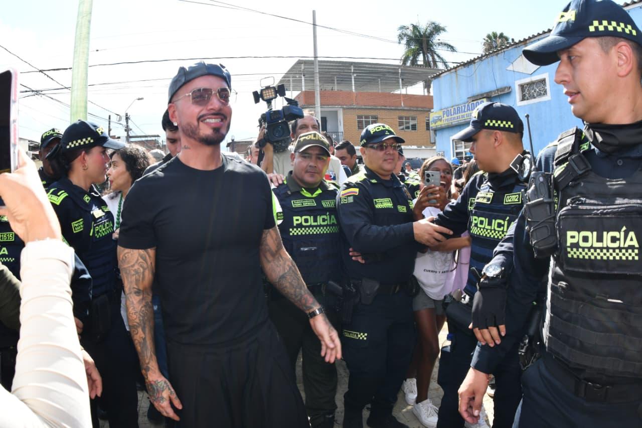 La visita de J Balvin al barrio Obrero de Cali; la ciudad se prepara para concierto