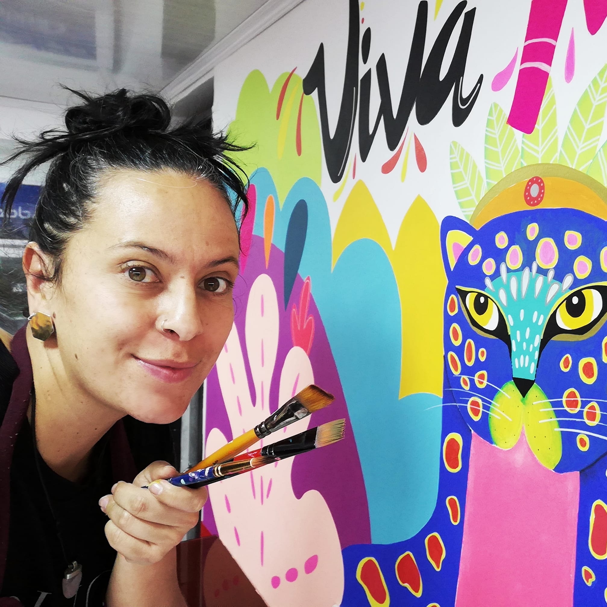 La artista que crea e ilustra objetos y paredes usando el color como inspiración