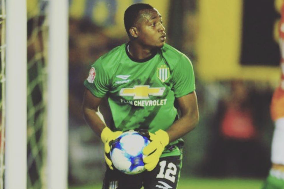 Es el futuro: Mauricio Arboleda brilló en el regreso de la Superliga Argentina con Banfield