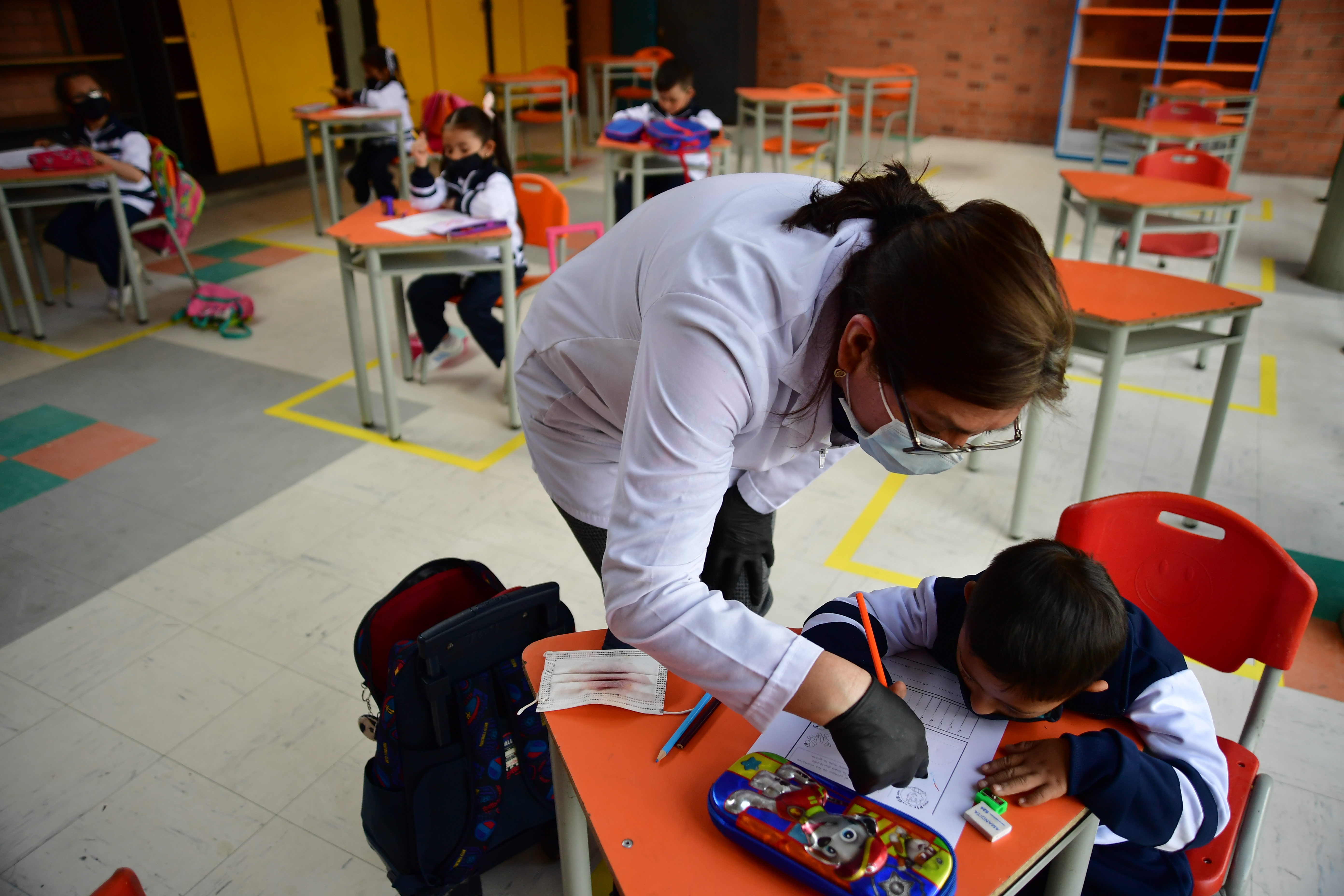 Estudiantes regresan a clases presenciales en los colegios públicos de Bogotá, durante la pandemia por Covid-19.