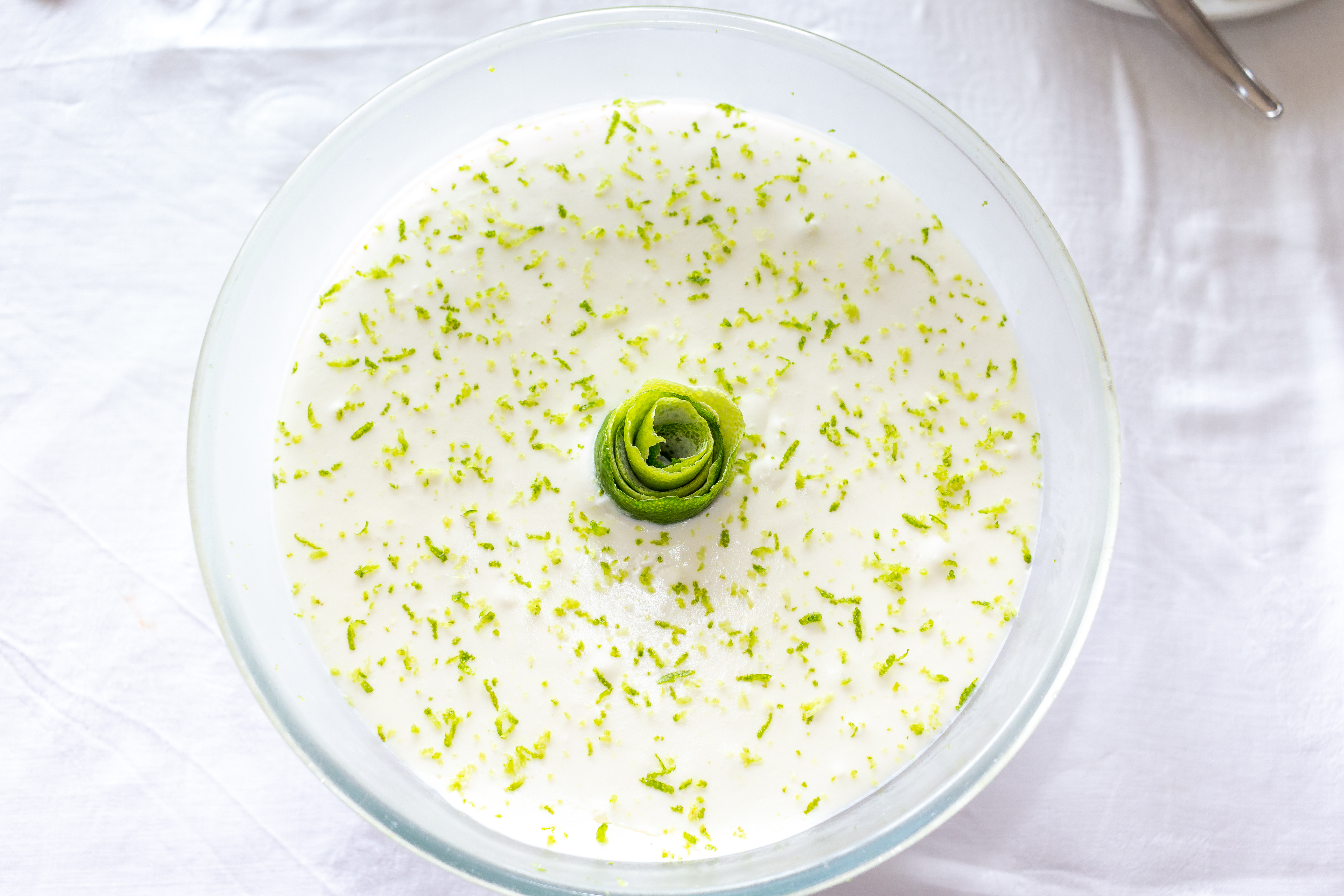 Esta es la receta para preparar un cremoso postre de limón casero
