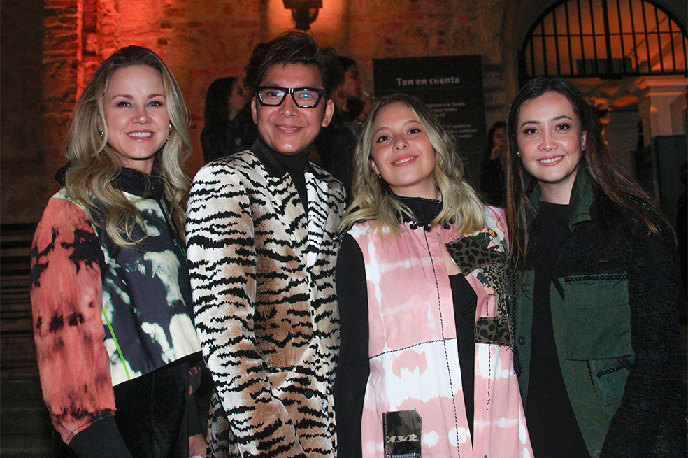 LANZAMIENTO DE MODA CON HISTORIA LA PRIMERA EXPOSICION DE MODA Y DE RECICLAJE TEXTIL INSPIRADA EN PIEZAS DE LAS COLECCIONES DEL MUSEO NACIONAL DE COLOMBIA DEL MUSEO DEL SIGLO XIX Y DEL ICANH
