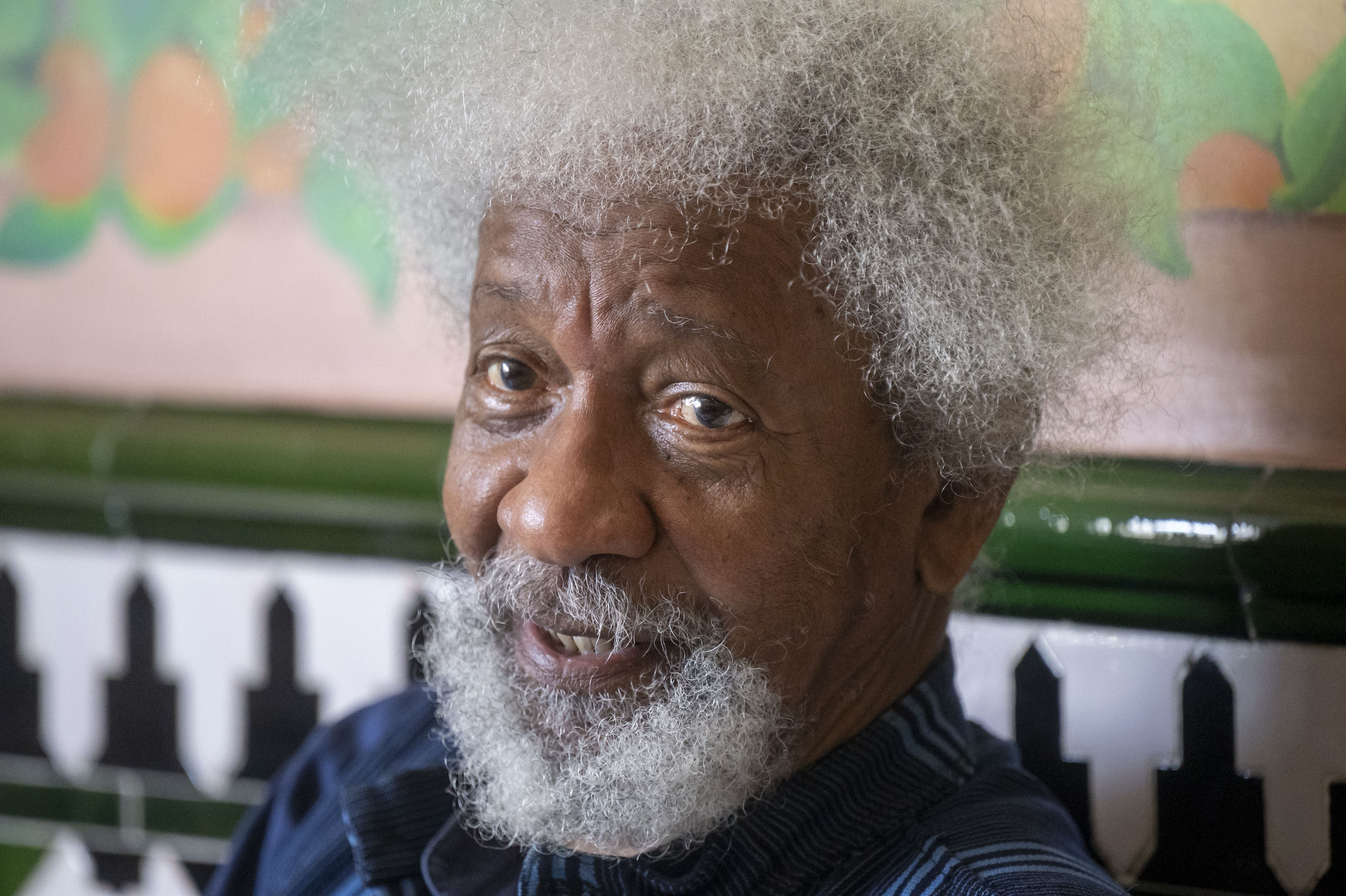 El premio nobel Wole Soyinka es víctima de una estafa en Rumanía