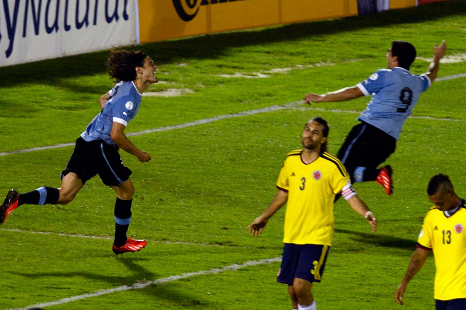 Uruguay ganó y postergó la clasificación de Colombia a Brasil 2014