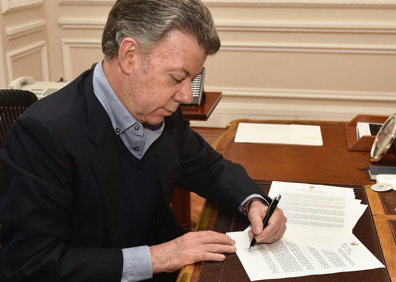 Posibles sucesores responden a la carta de Santos