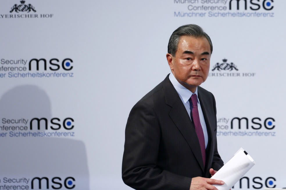 China acusa a EE.UU. de llevarlos "al borde de una nueva guerra fría"
