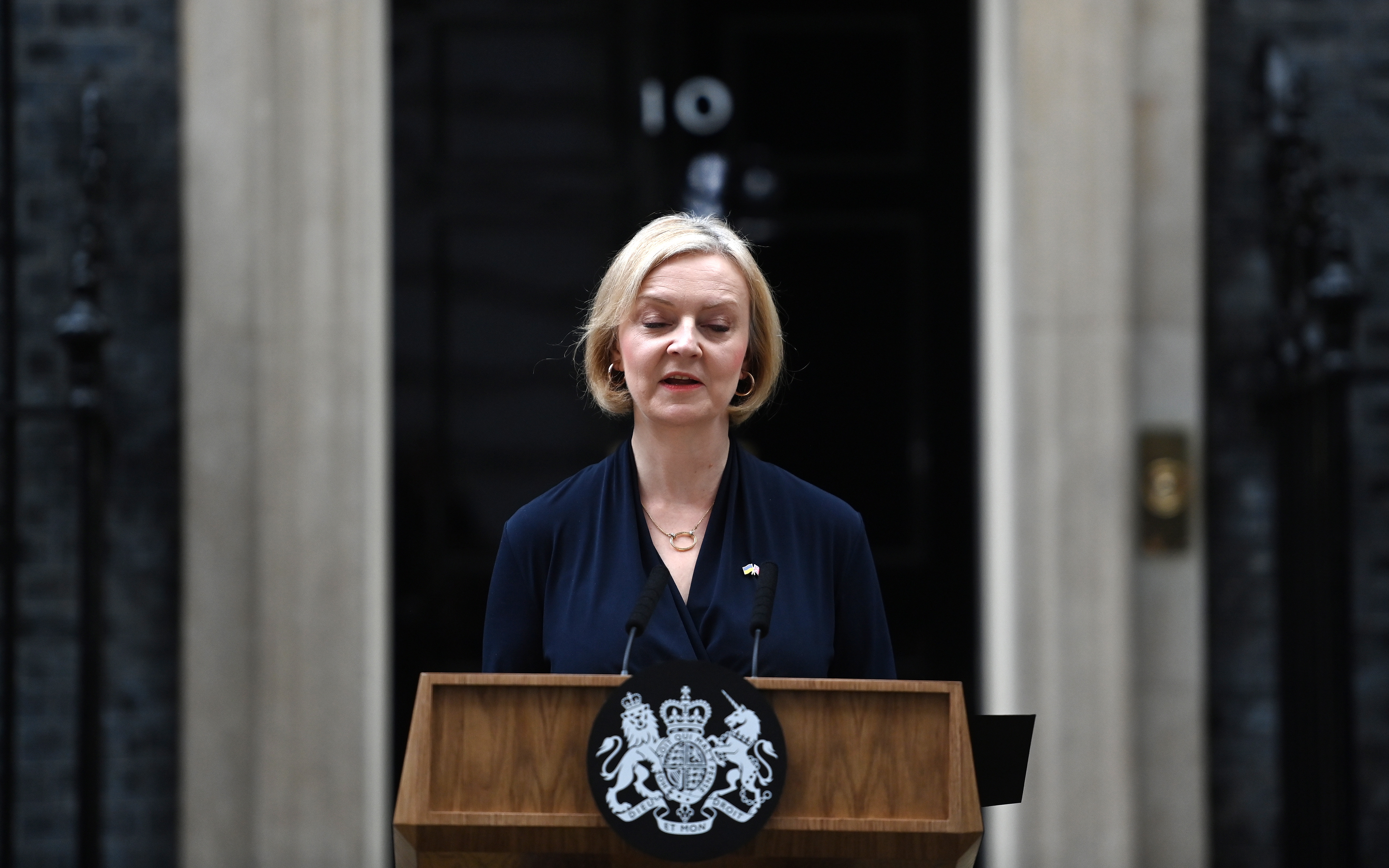 London (United Kingdom), 20/10/2022.- British Prime Minister Liz Truss delivers a resignation statement outside 10 Downing Street in London, Britain, 20 October 2022. Truss gave in to increasing calls for her to resign from Tory MPs. She will remain in power until a new prime minister will be appointed. (Reino Unido, Londres) EFE/EPA/ANDY RAIN