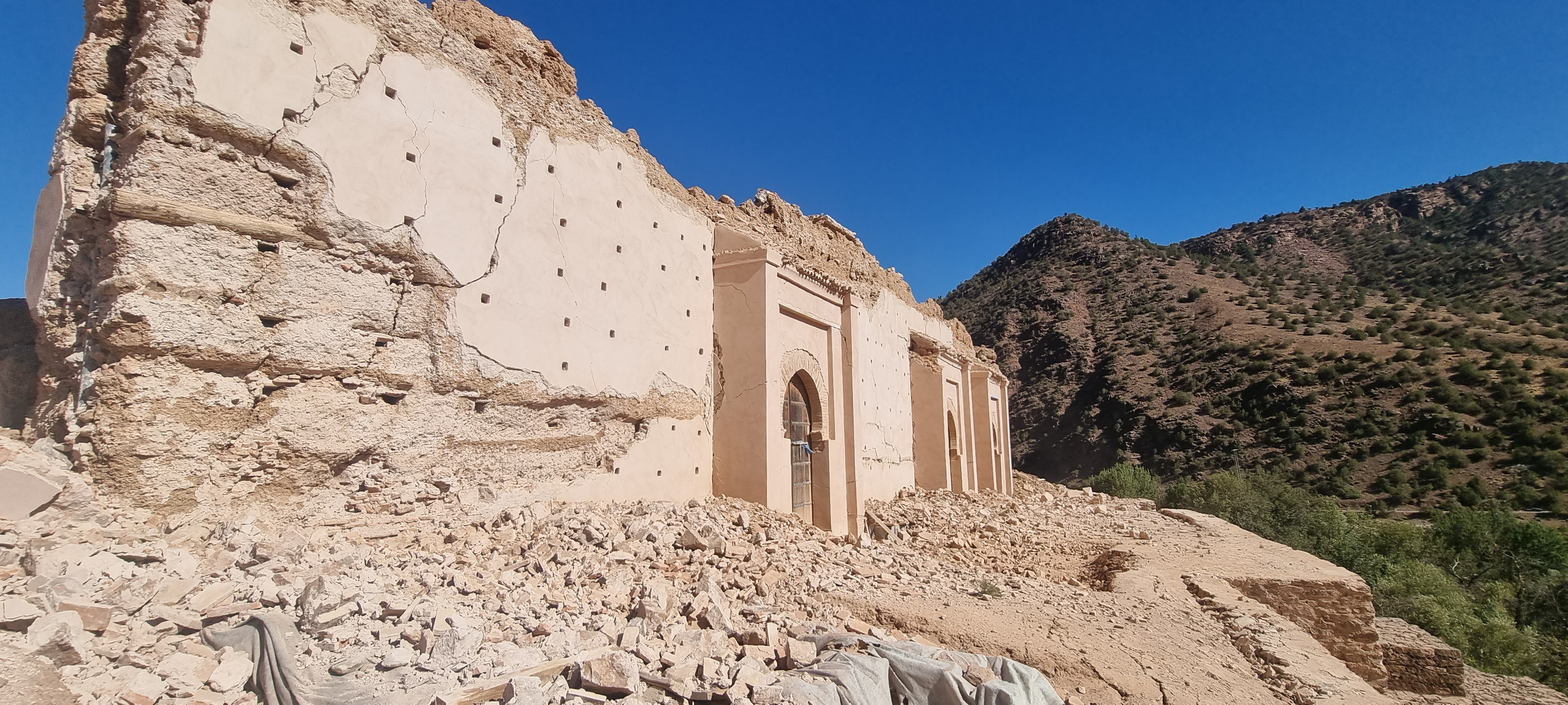 MARRAKECH, 14/09/2023.- Vista de la mezquita Tinmel, destrozada por el fuerte terremoto que golpeó varias zonas del Atlas el pasado 8 de septiembre y dañó gravemente importantes sitios históricos del país que remontan a más de ocho siglos. Algunos han quedado reducidos a ruinas, como la mezquita Tinmel, un edificio clave del siglo XII Patrimonio de la Humanidad. EFE/ICOMOS/Abderrahim Kassou -SOLO USO EDITORIAL/SOLO DISPONIBLE PARA ILUSTRAR LA NOTICIA QUE ACOMPAÑA (CRÉDITO OBLIGATORIO)-