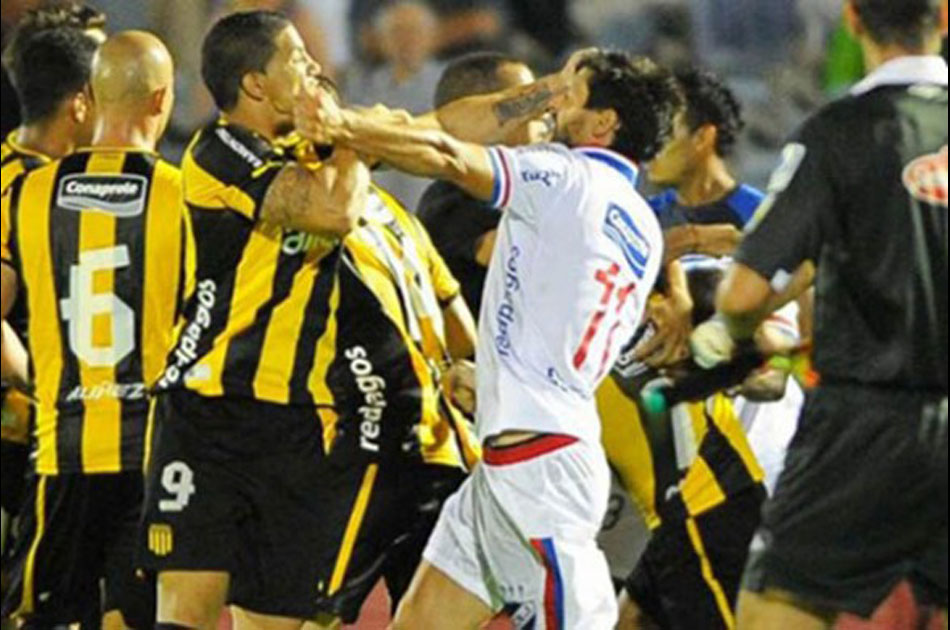 En una batalla campal terminó el clásico uruguayo