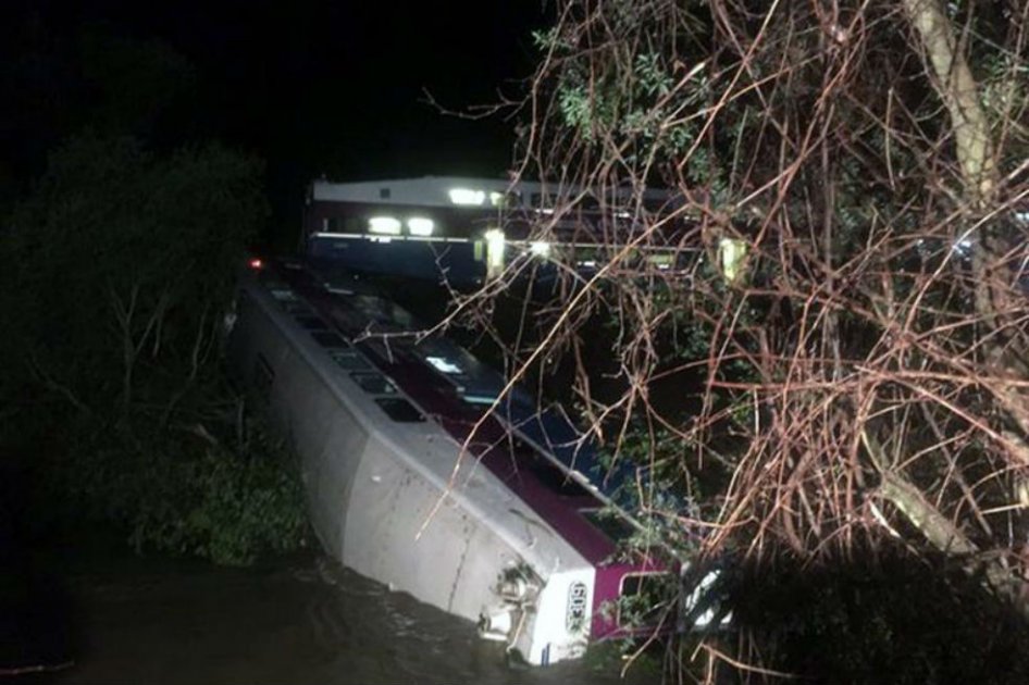 Tren con 214 personas a bordo se descarriló en EE.UU.