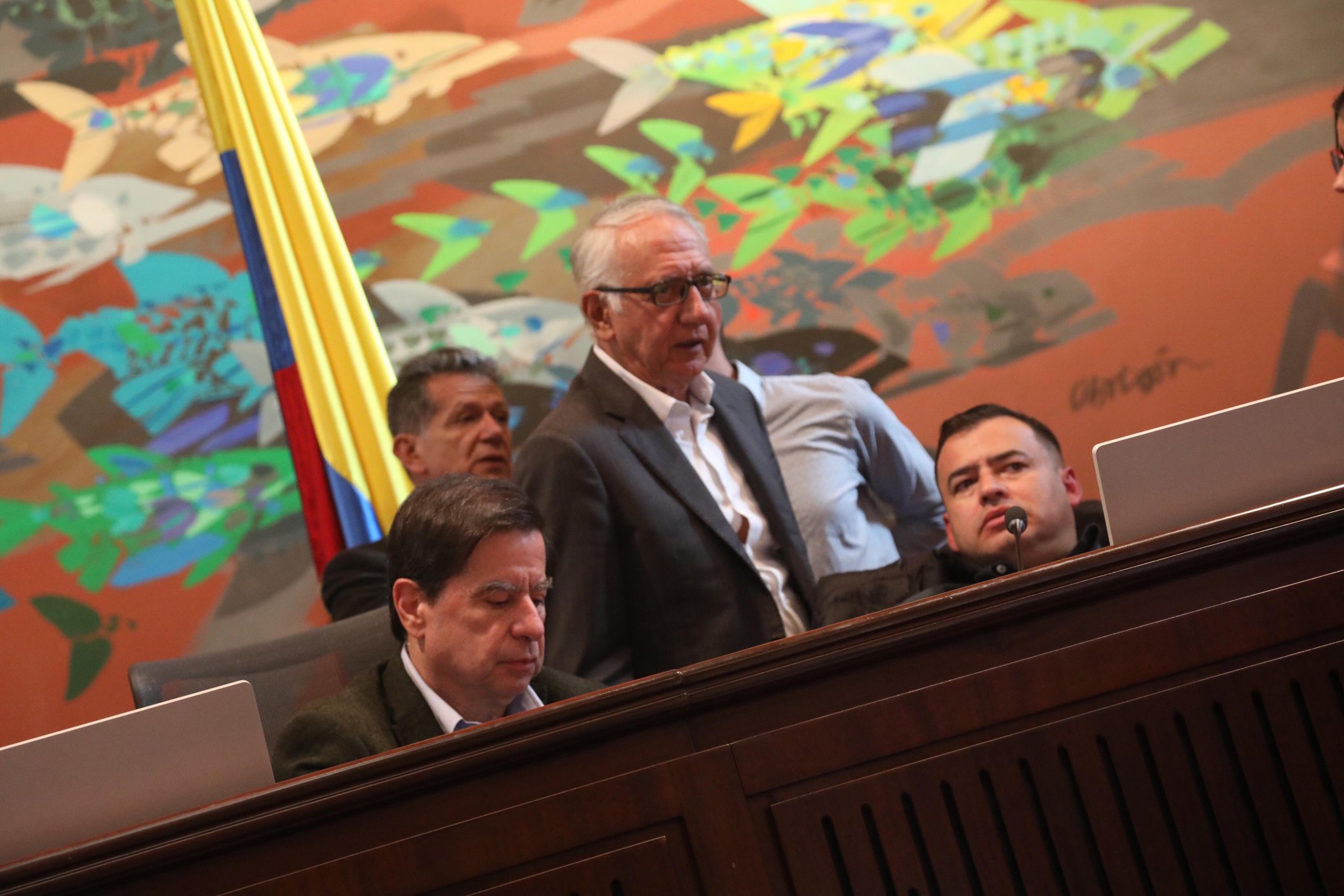 Piden cancelar extras para la reforma a la salud por posibles “vicios” en decretos