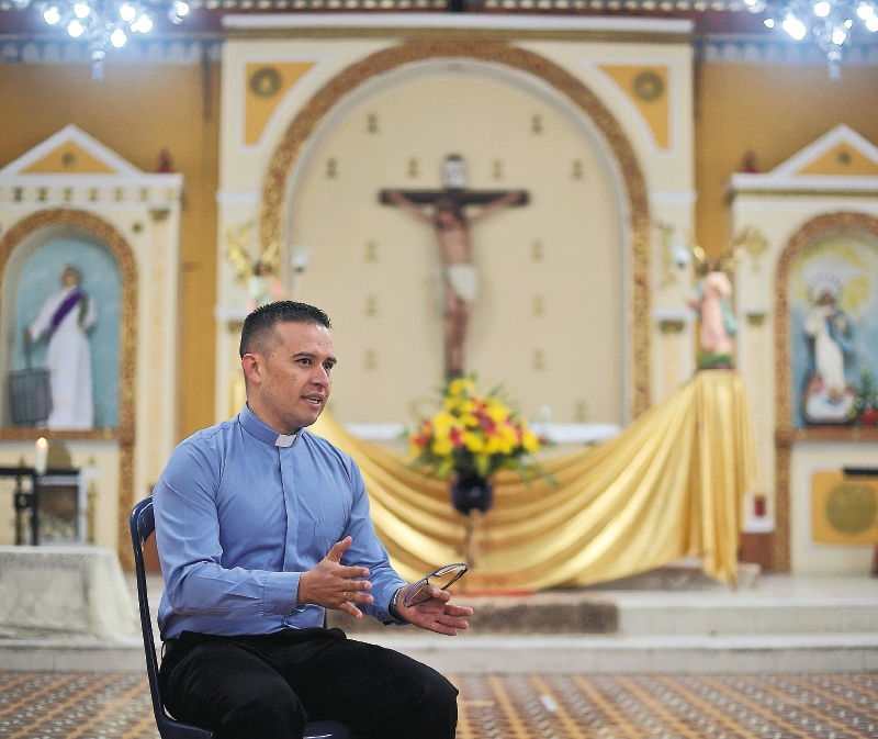 Javier Porras, el cura que pacifica y construye memoria histórica en Caldono (Cauca)