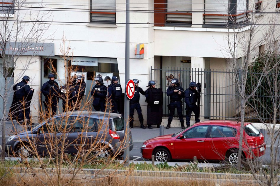 Toma de rehenes en oficina de correos cerca de París