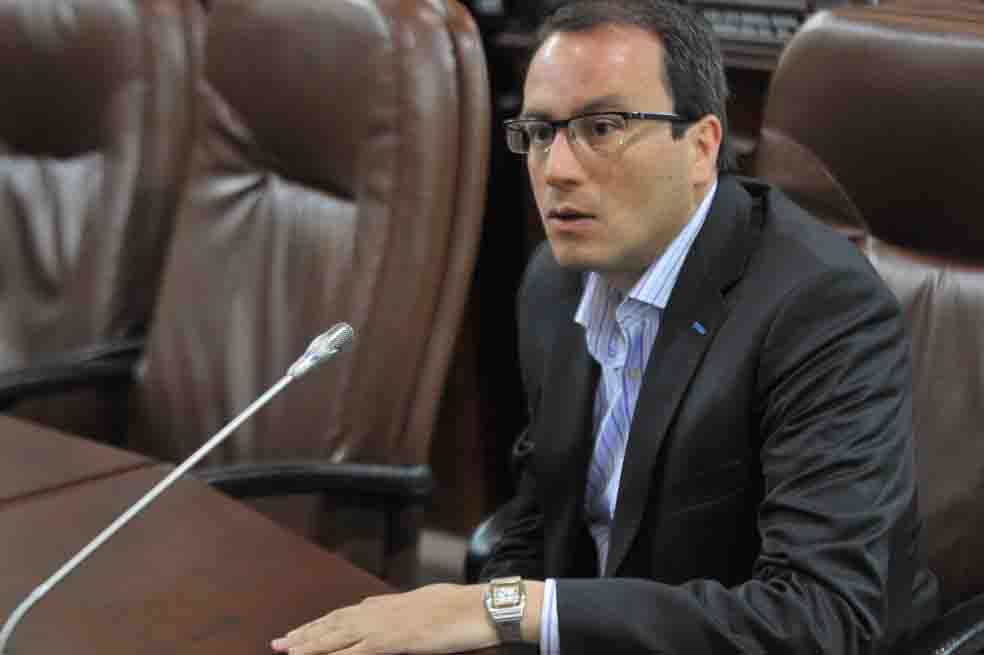 Camacho, tercer concejal en el carrusel