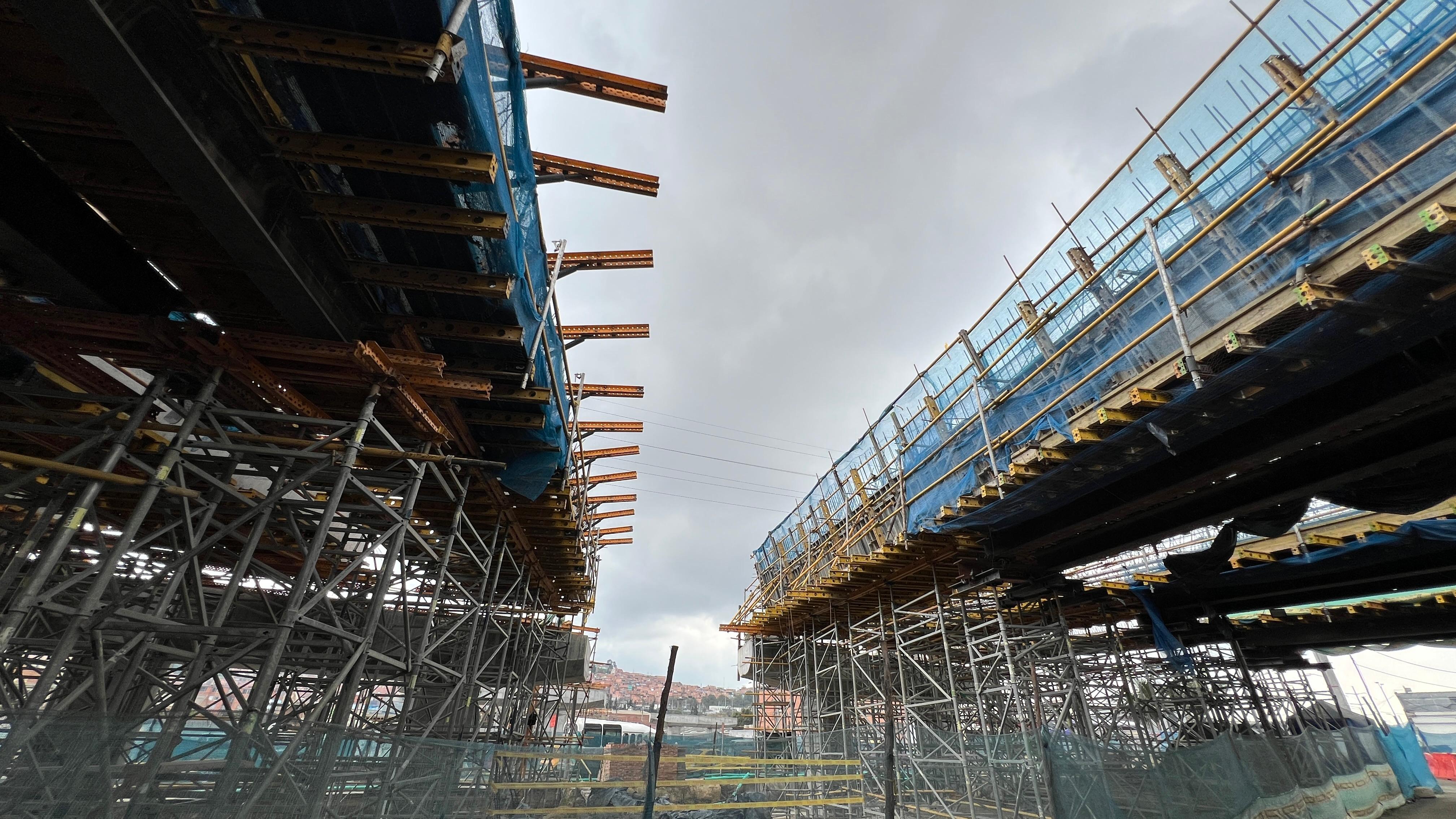 Retrasos en intersección de av. Bosa generaría millonaria sanción al constructor