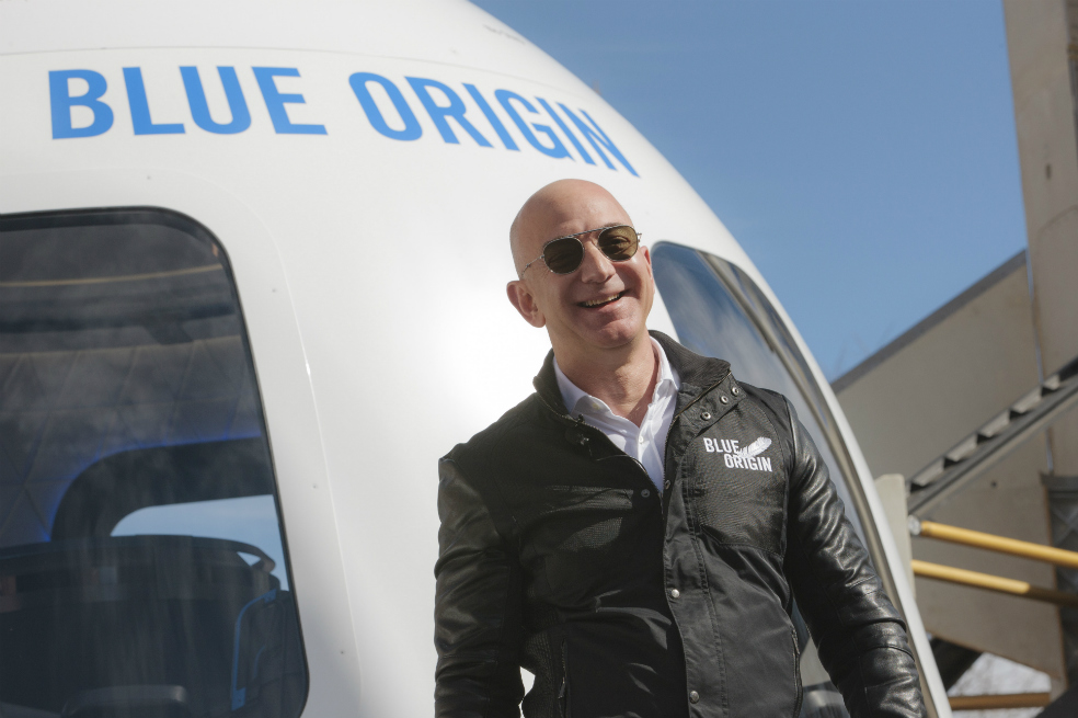 Jeff Bezos dice que gastará ganancias de Amazon en viajes espaciales
