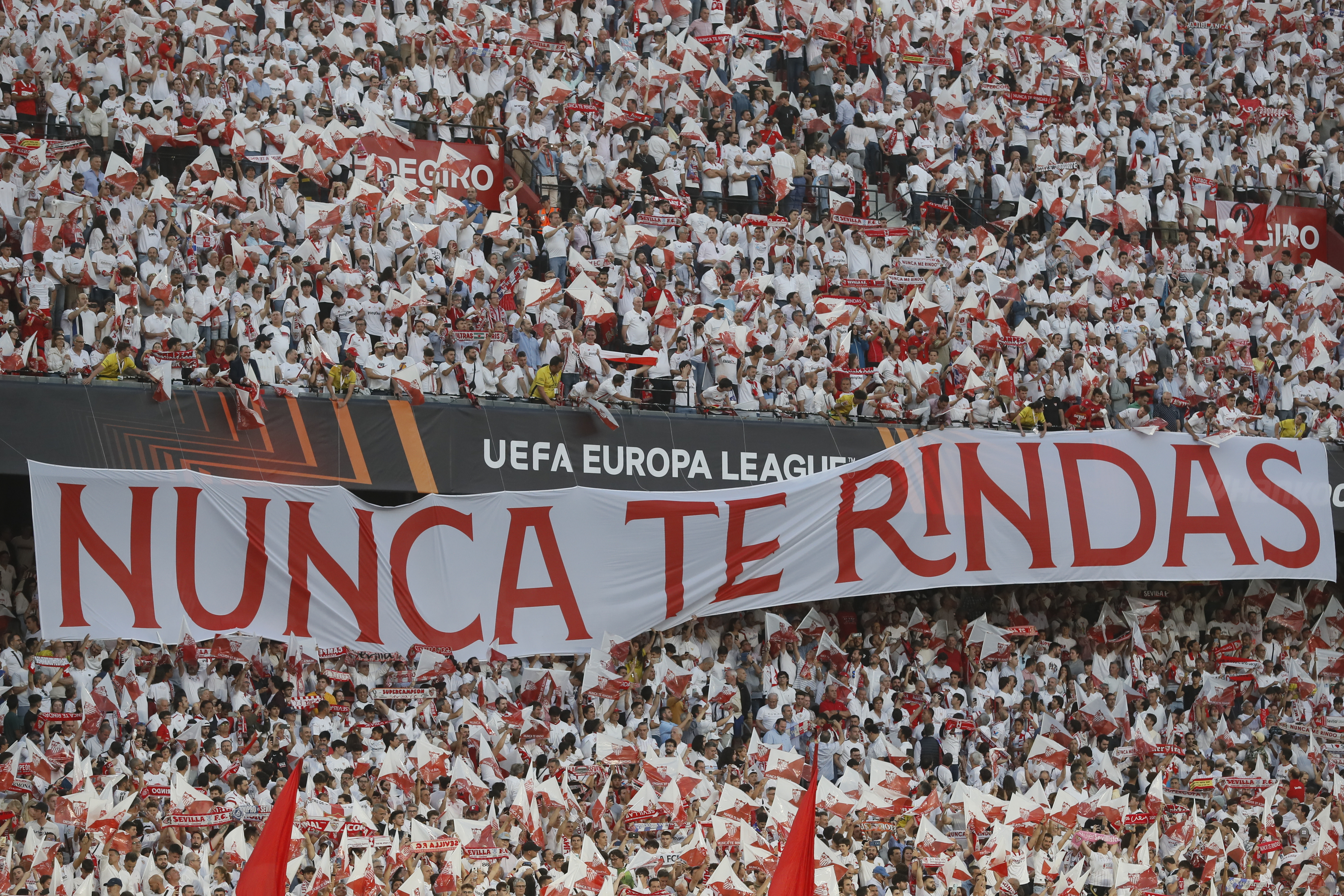 Europa League: Sevilla goleó al United y Juventus será su rival en semifinales